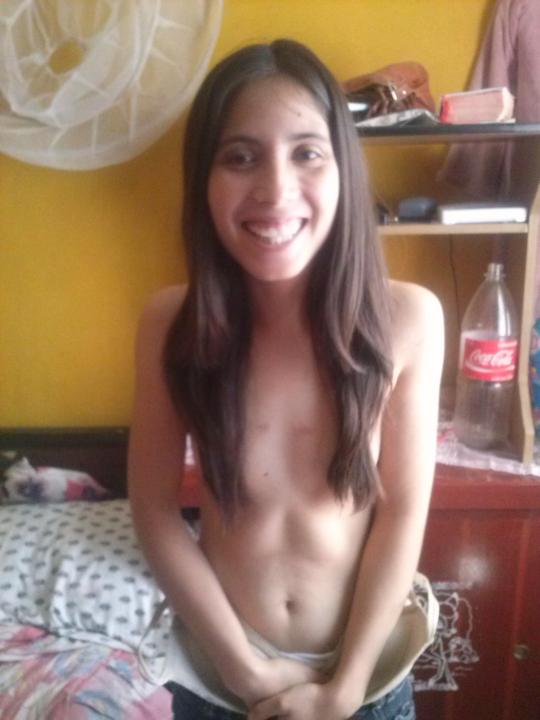 mi enamorada desnuda mostrando sus tetas